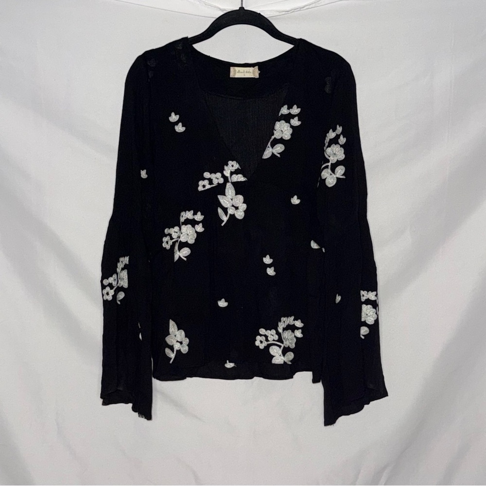 Altar’d State Black Floral Embroidered V-Neck Bell Sleeve Tunic Top S EUC